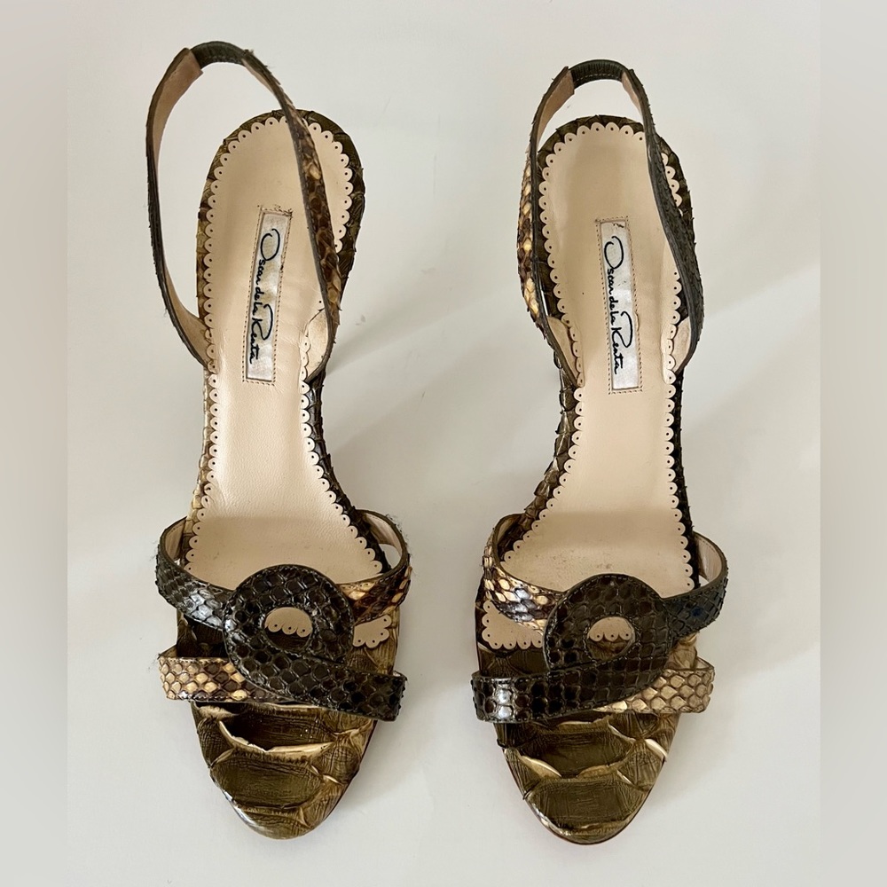 Pre-Owned Oscar De La Renta Python Slingback Shoe… - image 2